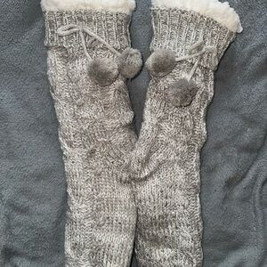 Gray Knit Pom-Pom Fuzzy Socks